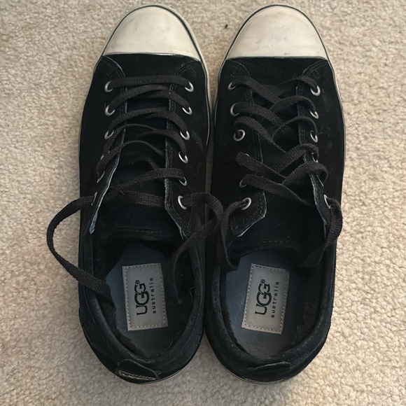 UGG Sneakers size 9.5 Woman’s- Black - Picture 10 of 10